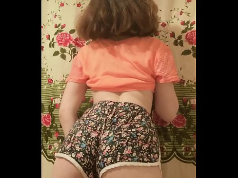 ❤️ Nena jove sexy despullant-se els pantalons curts davant la càmera ❤️❌ Vídeo sexual al ca.sexuria-net.ru ❌